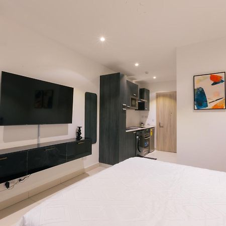 7 Minutes From The Airport - Chic Studio أكرا المظهر الخارجي الصورة
