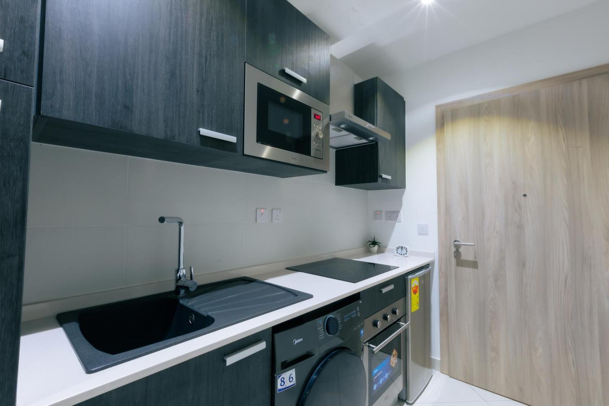 7 Minutes From The Airport - Chic Studio أكرا المظهر الخارجي الصورة