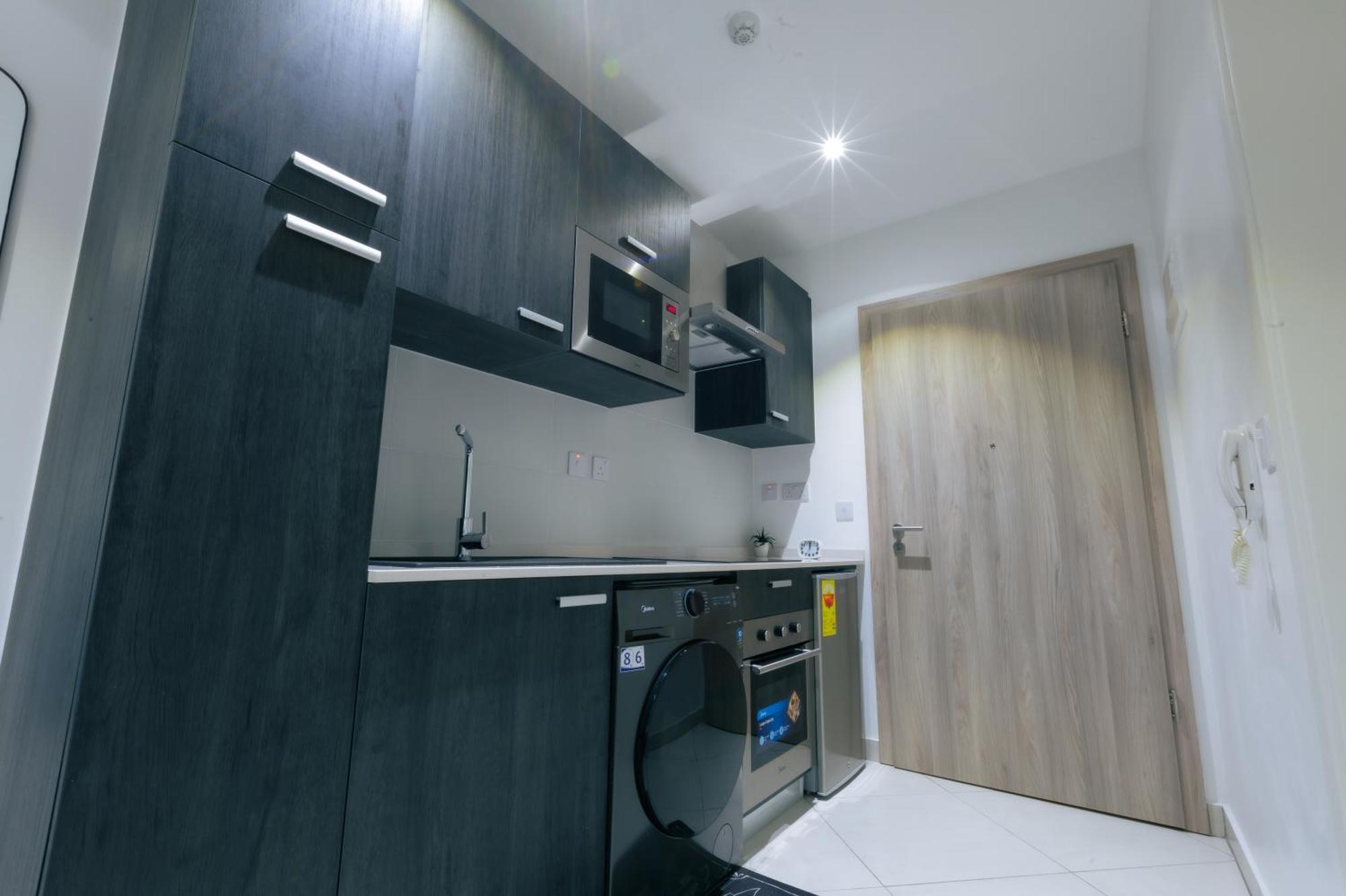7 Minutes From The Airport - Chic Studio أكرا المظهر الخارجي الصورة